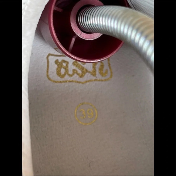 Ash Gull Embroidered Suede Low-Top
Sneaker 39/9 - Picture 5 of 11